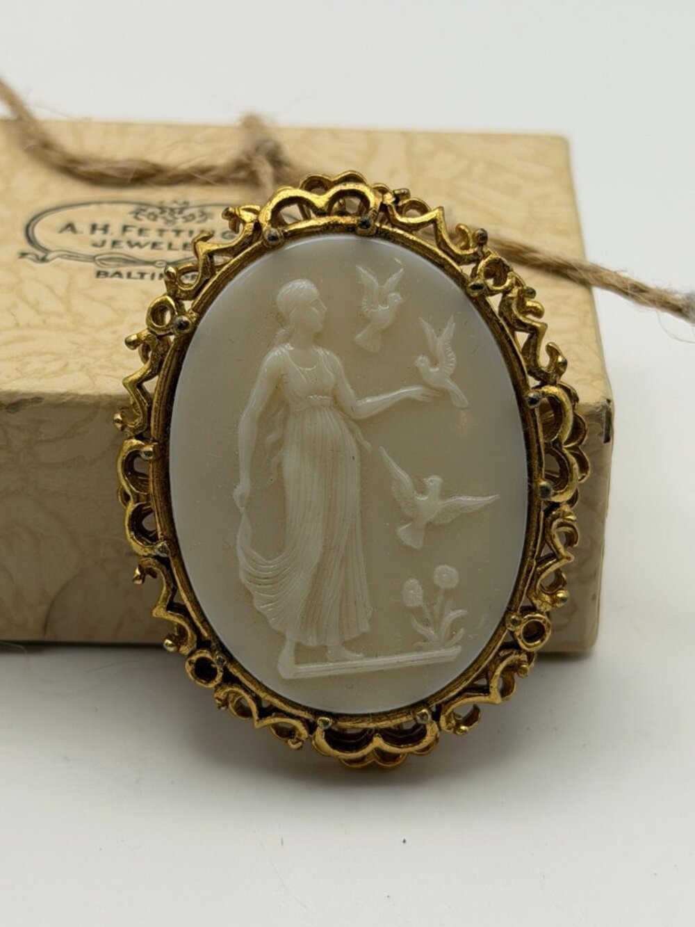 Hattie Carnegie Vintage Cameo Brooch Ornate Gold Tone Signed